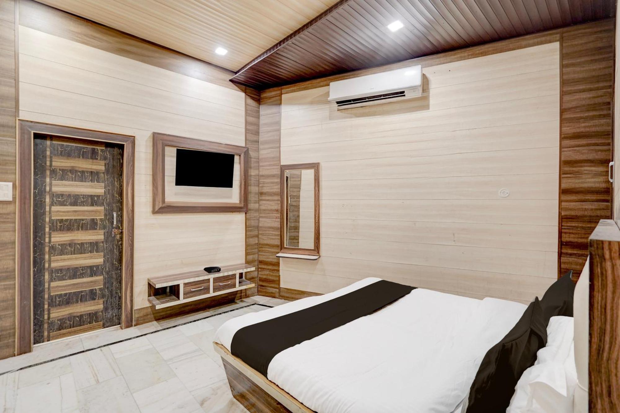 Hotel O Mayur Resort Mathura Buitenkant foto