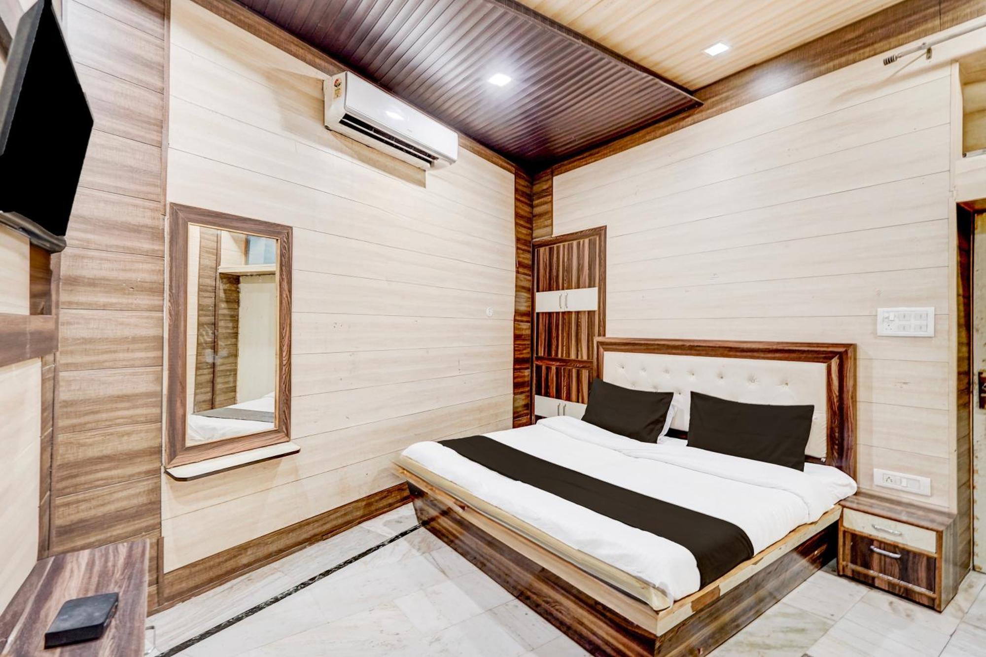 Hotel O Mayur Resort Mathura Buitenkant foto